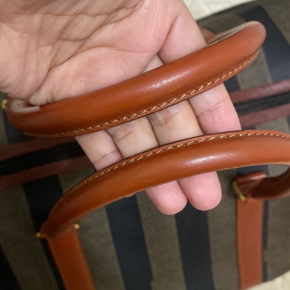 Fendi travel bag size 40 -great preloved condition -firm on price-firm - Picture 4 of 15